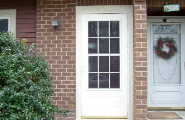 1716 JULIE COURT Gallery 2