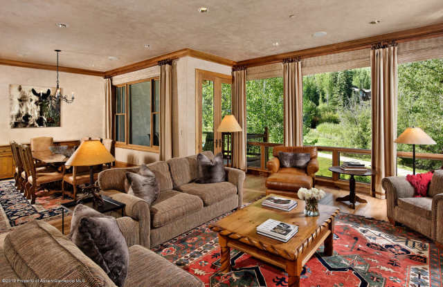 508 Streamside Court Gallery 2