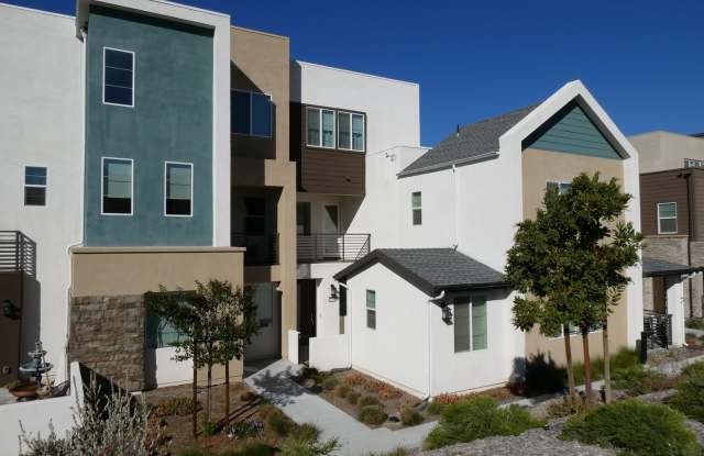 Five Points - 2 Bedroom Townhome for Rent in Valencia. Gallery 1
