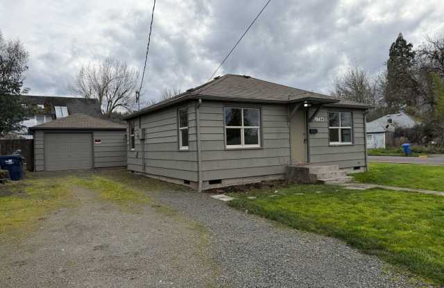 Charming 2 bed 1 bath house in a great neighborhood! photos photos