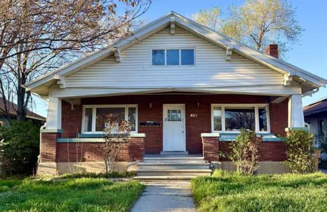 925 Wilson Avenue South - 3 photos photos