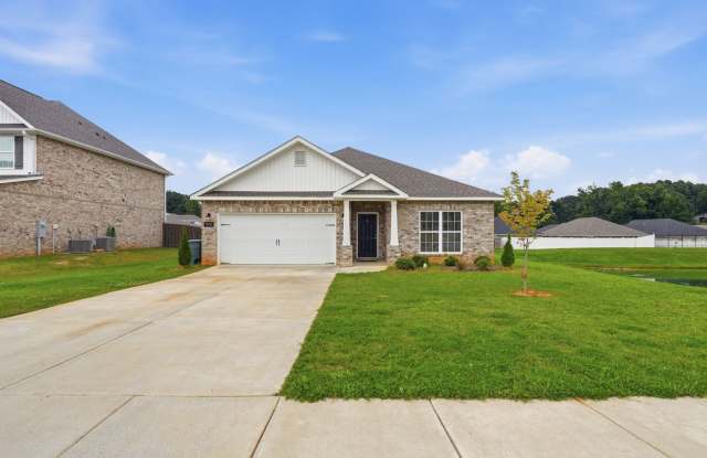 Relax & Unwind in This Peaceful 4 Bedroom Home Gallery 1