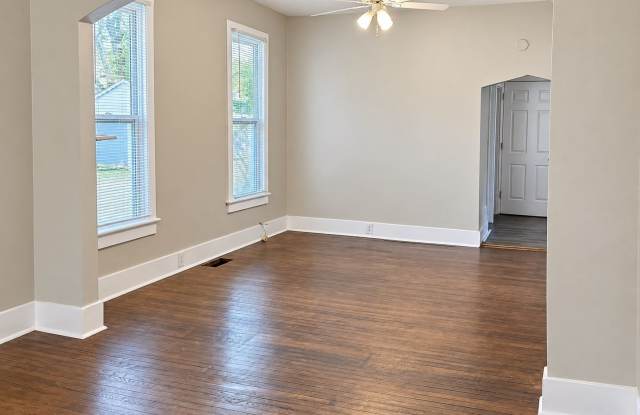 SPECIAL-HALF OFF FIRST FULL MONTHS RENT-Charming 2 Bedroom Home Near Dundee! Gallery 4