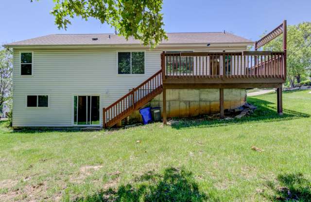 Spacious 3 Bedroom with a finished basement! Fantastic Eureka Location! Gallery 4