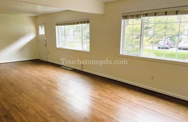 3BD|1BA Home in Rocky Butte *$500 Promotion* Gallery 3