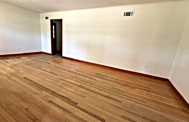 5243 Laurie Ln Gallery 4