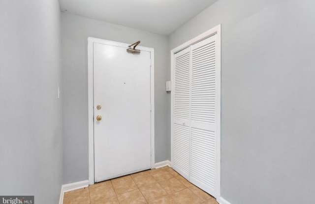 7334 TAVENNER Lane Gallery 2