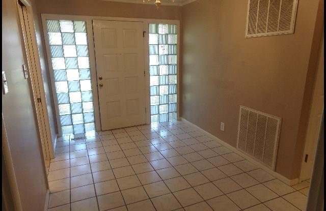 5025 Lakeview Gallery 3