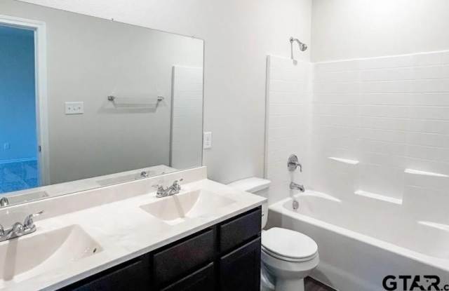 989 Martin St Gallery 4