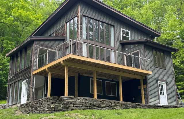4-Bedroom 3-Bath House in Quechee photos photos