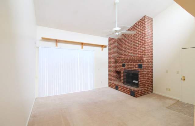 2 bedroom condo with vaulted ceilings for rent! - 1018-12 Blue Ridge Dr. - 1018 Blue Ridge Drive, Harrisonburg, VA 22802
