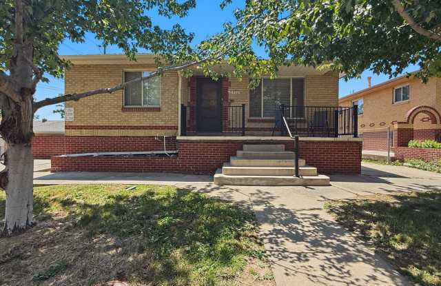 Beautiful 2 Bed, 1 Bath Garden-Level Apartment in Sunnyside! photos photos