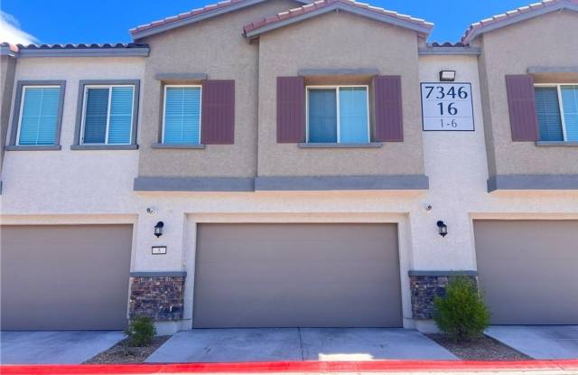 Spacious Townhome with Loft, Granite Kitchen  Community Pool in Gated Neighborhood photos photos