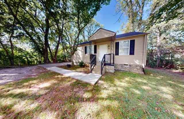 Cozy 2 bedroom 1 bath home. Conveniently located in the heart of Clarksville. photos photos