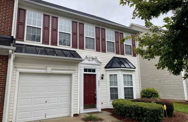 Very Nice 3 bed/2.5 bath Townhouse in Harrisburg Town Center community Garage/1st floor master/gas fireplace/back porch Gallery 3