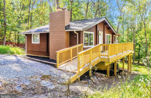 305 HIGHVIEW Road - 305 Highview Road, Shannondale, WV 25425