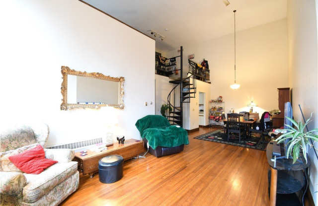 94 Averill Avenue Gallery 3