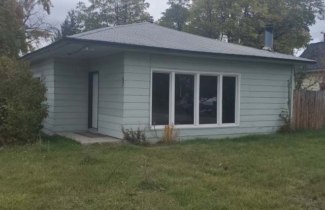 Mickelson-House on corner lot Gallery 1