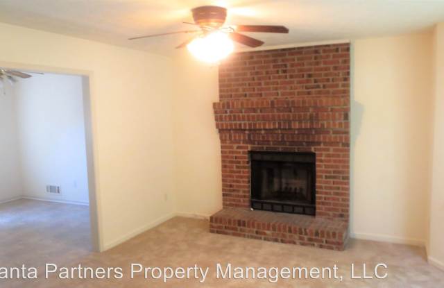 1401 Daniel Lane Gallery 2