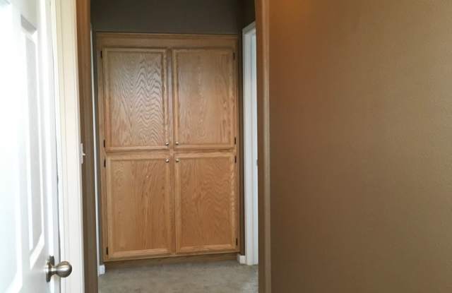 3Br, 2.5Ba Located in Elk Grove! Gallery 3