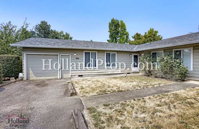 Charming 3-Bedroom Duplex with Fenced Yard, Fireplace & Garage Near Hwy 26! Gallery 3