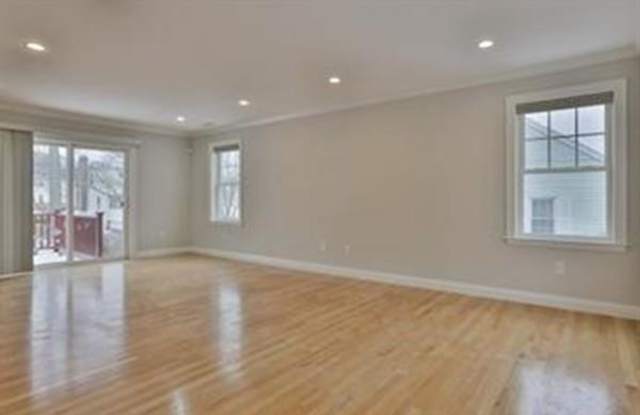 207 Renfrew St Gallery 2