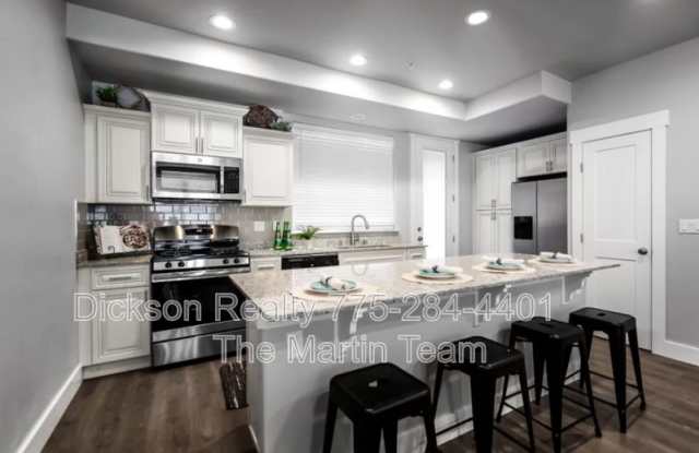 720 Bluffs Court Gallery 2