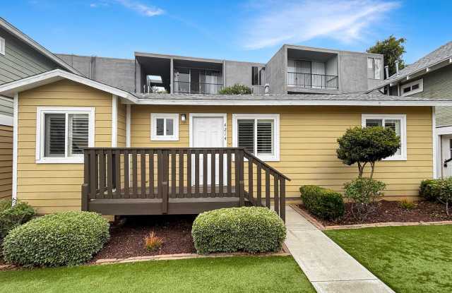 Charming 2BD/1BA Detached Condo in University Heights W/ Detached Garage, Shared Backyard  Laundry Room! photos photos