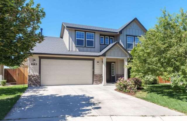 4 Bedrooms with a large back yard photos photos