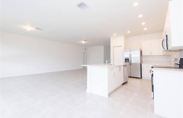 2636 SouthEast 8th Court Gallery 2