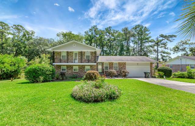 Charming Summerville Home in Quail Arbor photos photos
