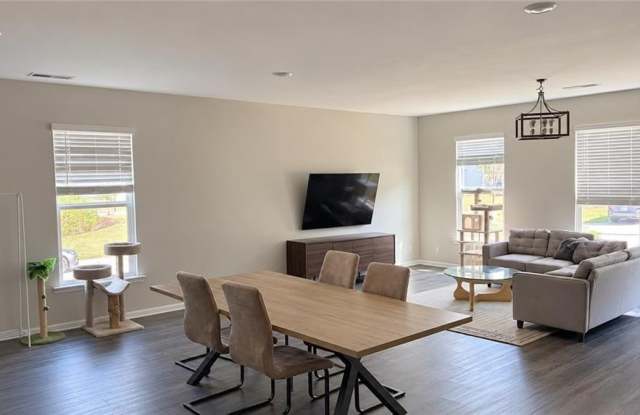 195 Golden Eagle Pkwy Gallery 3