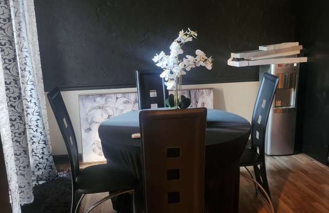 5545 Crepe Myrtle Drive Gallery 2