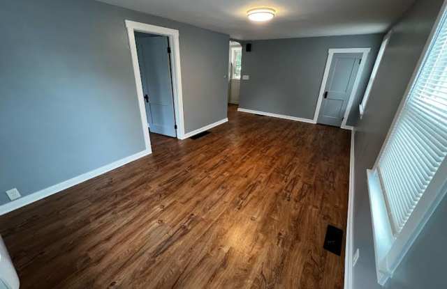 Cute 1 Bedroom Single Unit - Close to Campus! photos photos