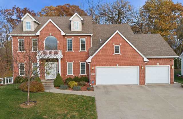 TIMELESS COMFORT!! 4 Bedroom, 4 Bathroom Home in Urbandale! photos photos
