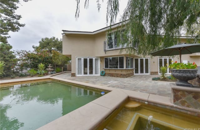 1 Rue Biarritz - 1 Rue Biarritz, Newport Beach, CA 92660