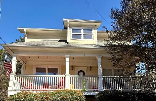 "Pre-Leasing August 2027" Large House Near Downtown Athens! Gallery 3