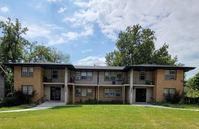 2822 Kingman Blvd photos photos