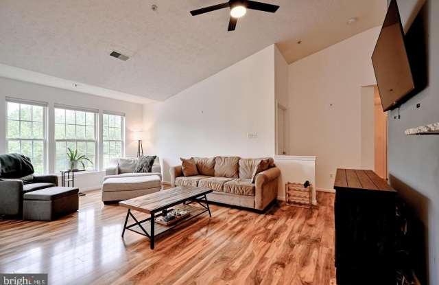 3023 HUNTING RIDGE DR #3023 Gallery 3