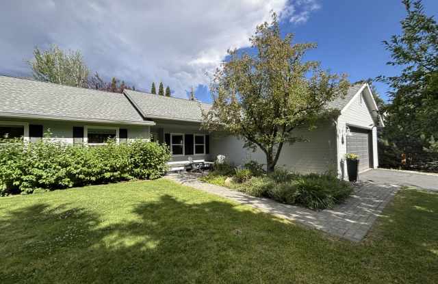 3 Bed, 2 Bath Single Family Home in Hailey, Idaho photos photos