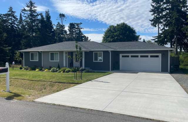 Charming and Modern 2 bedroom Home with Den! Gallery 3