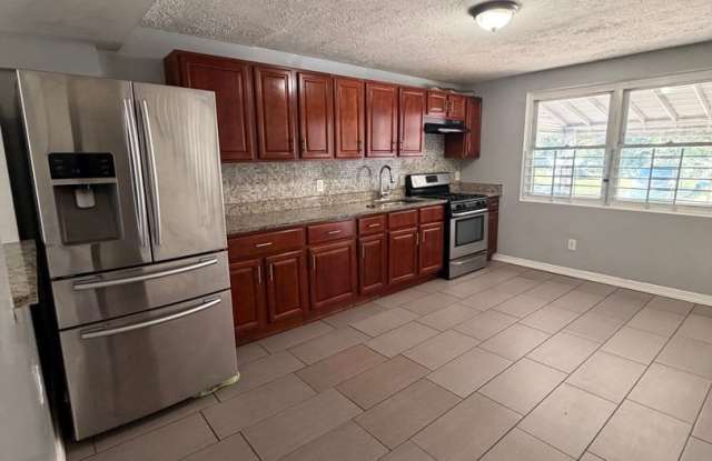 Townhouse FOR RENT Gallery 3