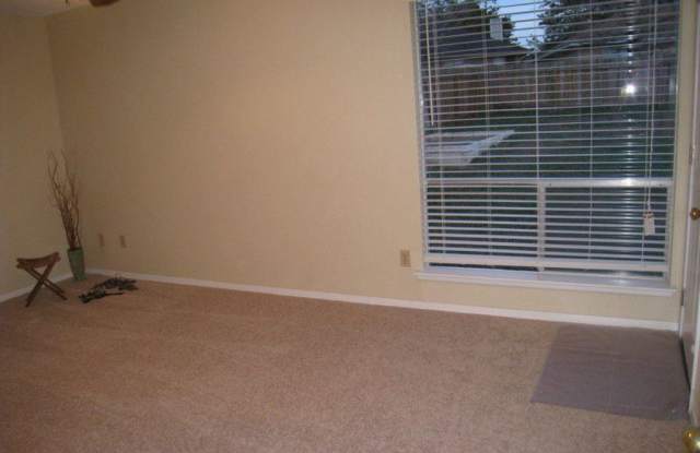 16819 Village Oak Loop Gallery 2