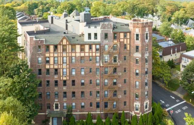 2 Spruce Street - 2 Spruce Street, Thomaston, NY 11021