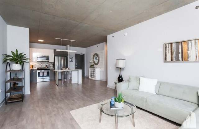 1035 West Addison Street Gallery 4