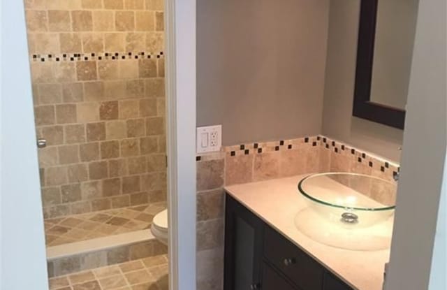5342 NE 6TH AVE - 5342 Northeast 6th Avenue, Oakland Park, FL 33334