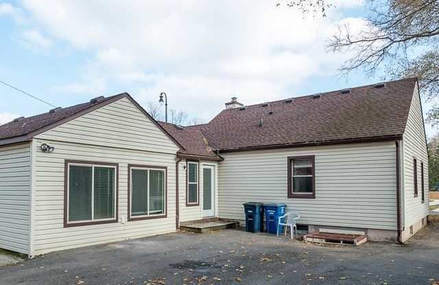 1502 White Gallery 3