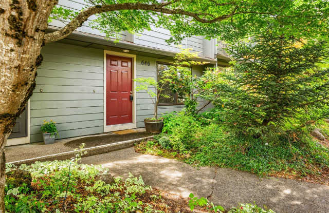 Renovated two bedroom townhouse near downtown | Available Early June photos photos