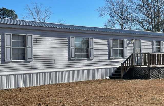 3 Bedroom 2 Bath Single-Wide Mobile Home - 4710 Moss Neck Road, Robeson County, NC 28372