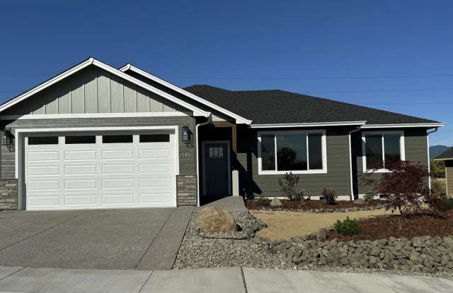 Gorgeous New Home - 101 Coles Valley Street, Douglas County, OR 97479